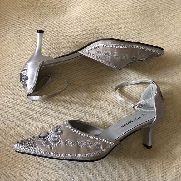 Vintage Silver Beaded Shoes - Picture 6 of 11